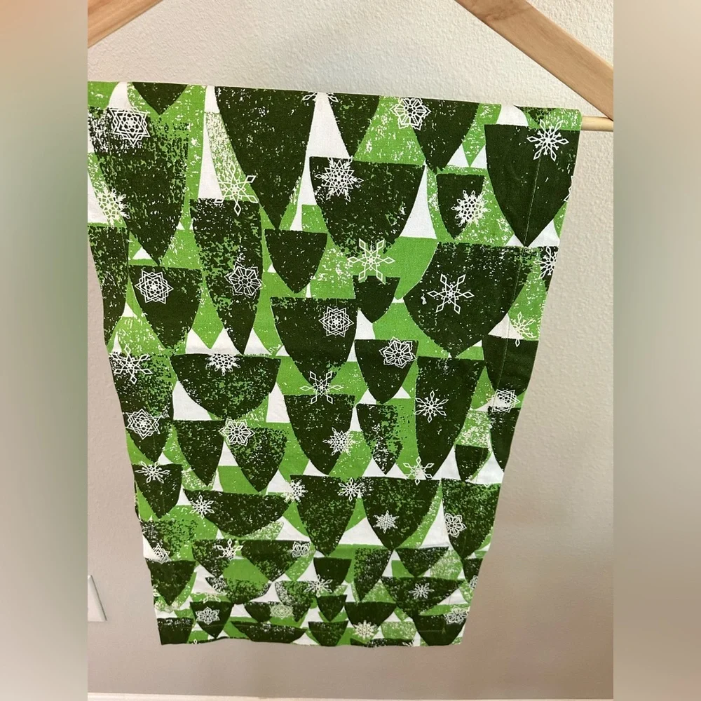Crate&Barrel Green Snowy Forest Runner NWOT